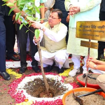 उत्तराखंड में हरेला पर्व पर राज्यव्यापी वृक्षारोपण अभियान, मुख्यमंत्री ने रुद्राक्ष का पौधा रोपा