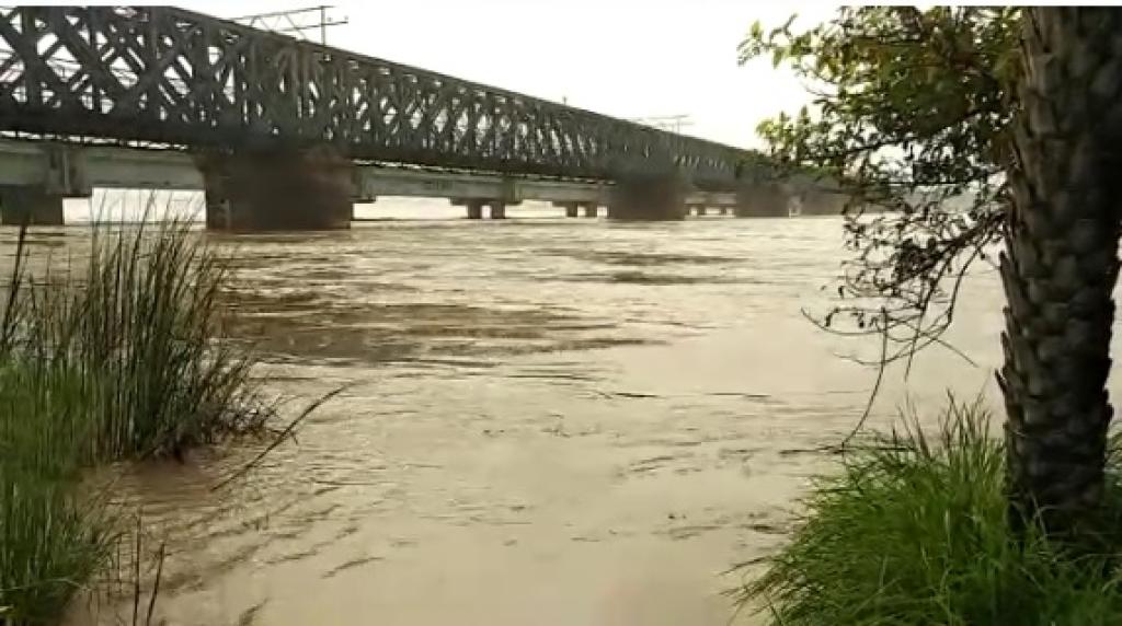 लक्सर क्षेत्र के कई गांवों में अलर्ट जारी, प्रशासन ने ग्रामीणों को सतर्क रहने के दिए निर्देश