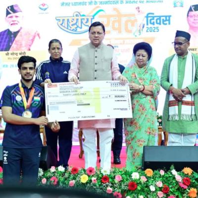 राष्ट्रीय खेल दिवस: सीएम धामी और रेखा आर्या ने खिलाड़ियों को बांटे इनाम और नौकरियां