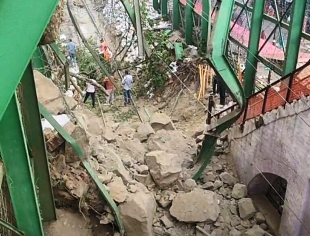 उत्तराखंड में भूस्खलन का असर, यात्रियों की यात्रा पर पड़ा असर