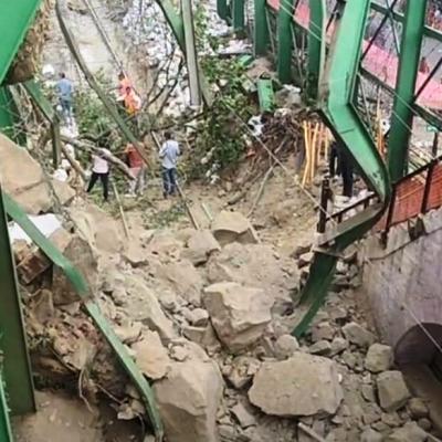 उत्तराखंड में भूस्खलन का असर, यात्रियों की यात्रा पर पड़ा असर